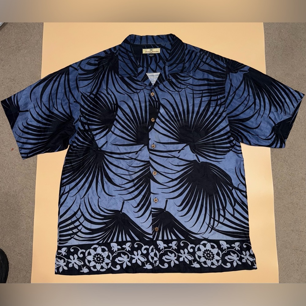 Tommy Bahama Silk Hawaiian Camp Shirt Blue Black Floral Mens Large
